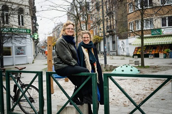 1869 GESPREK Jessica Vosters en Gitte Van Der Biest van JES 4b