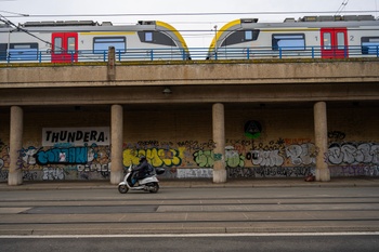 1885 GRAFFITI onder de sporen 1