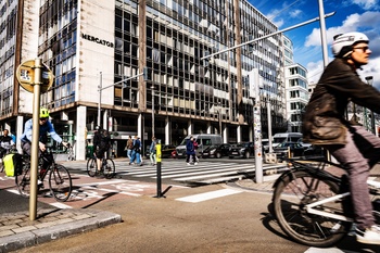 1889 BRUSSEL KIEST Verkeer fietspaden Kunst wet 5