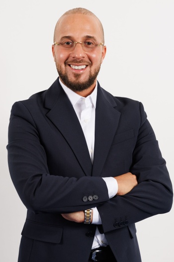 20240703 Ilyas El Omari (Team Fouad Ahidar), officieel portret bij de eedaflegging in het Brussels parlement op 25 juni 2024