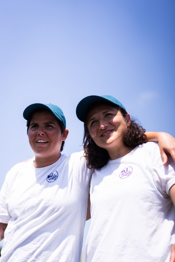 BRZ 20250910 1947 voetbal coaches Flo en Sara