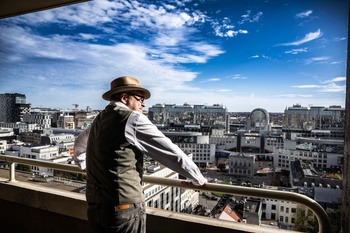 BRZ 20251112 1956 Leo Van Broeck 1