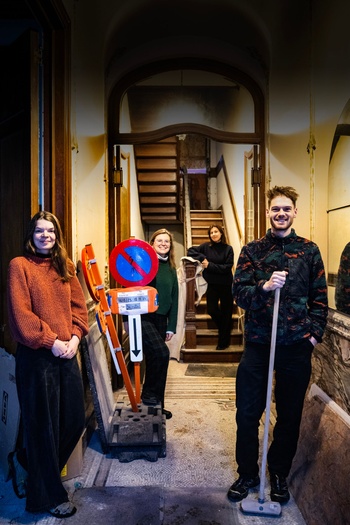 BRZ 20260114 1962 SAMEN KOPEN Ward Van Helemedonck, Elisabeth,Sarah en Natacha-COVER