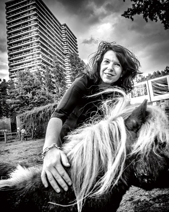 Bianca Debaets 2 BRUZZ ACTUA 1570