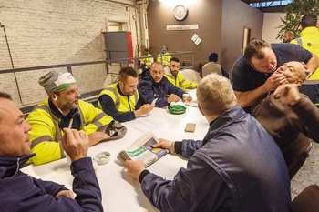 vuilnismannen 1 BRUZZ ACTUA 1585