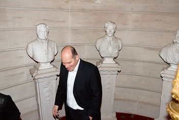 Close 3 BRUZZ ACTUA 1593