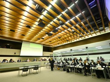 Het terreurproces van de aanslagen in metrostation Maalbeek en Brussels Airport voorstelling van de ruimte in de voormalige NAVO-gebouwen met de nieuwe boxen voor de beklaagden