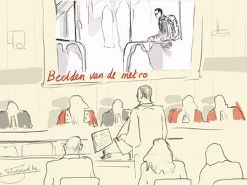 vJnauari 2023: beschuldigde Khalid El Bakraoui op het assisenproces van de aanslagen in Brussel van 22 maart 2016 in Brussels Airport en metrostation Maalbeek tijdens het tonen van beelden van Maalbeek