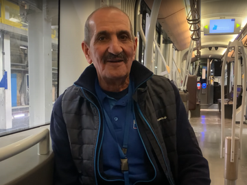 Al sinds 1972 doorkruiste trambestuurder Ali Garna Brussel als trambestuurder bij de MIVB. Nu gaat hij met pensioen
