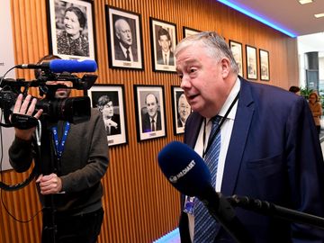 Marc Tarabella, hier op 2 februari 2023 in het Europees parlement, kwam in december 2022 in opspraak in een onderzoek naar omkoping van leden van het Europees Parlement door Qatar, en werd uit de PS gezet