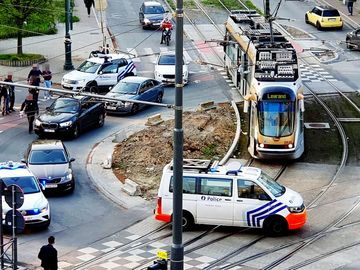 In Jette heeft de politie maandagavond 17 april 2023 een tram klemgereden waarna vier passagiers werden opgepakt. De verdachten zou kort voordien twee jongeren brutaal hebben overvallen in het Koning Boudewijnpark.