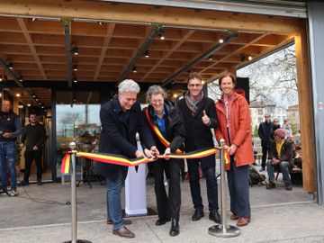 28 april 2023: officiële opening van de kiosk L'écluse in het park aan de Ninoofsepoort, in aanwezigheid van burgemeester Cathérine Moureaux, minister Alain Maron en schepen Jef Van Damme