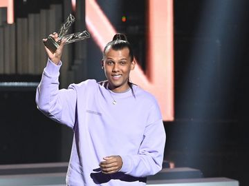 Stromae (Artiste masculin voor zijn album 'Multitude') tijdens de uitreiking van de Victoires de la musique à la Seine musicale de Boulogne-Billancourt in Frankrijk op 10 februari 2023