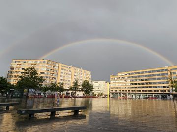 Flageyplein onder een regenboog