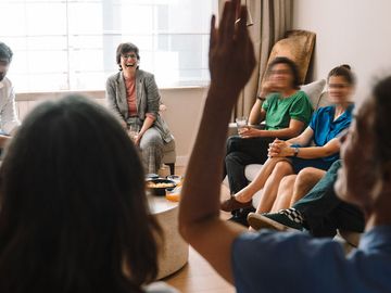 Groen en Ecolo Brussel trekken naar de woonkamers van Brusselaars onder de naam ‘salongesprekken’, zoals hier in Jette met Tinne Van der Straeten.