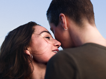 Debuutfilm Cato Kusters 'Julian' met Laurence Roothooft en Nina Meurisse.