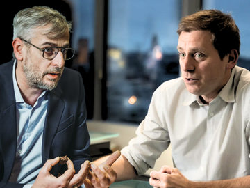 De foto toont twee ministers: De Smedt en Hublet.