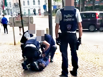 Arrestatie door de politie aan de Wolvdendaalpark met de knie op de rug van de arrestant doet denken aan de arrestatie George Floyd in Minneapolis