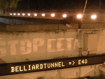 In het filmpje onderaan het artikel is te zien hoe activisten verschillende tunnelingangen in Brussel beschilderen met slogans.