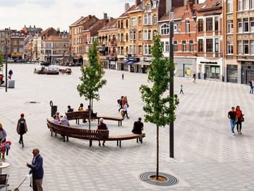 Het Koningin Astridplein, AKA Spiegelplein, in Jette