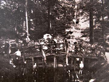 Schooluitstap naar de Kattenberg of Petite Suisse met ‘Pont rustique dans le parc
