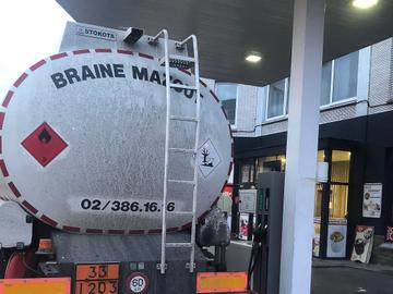 Mazoutlevering aan tankstation in Laken
