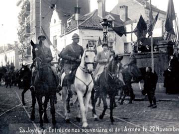 Na de bevrijding van Brussel in 2018: Albert en Elisabeth te paard aan de Zwarte_Vijvers in Molenbeek
