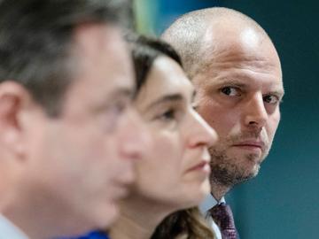 Voorstelling van het nieuwe boek "Continent zonder grens van staatssecretaris Theo Francken (naast Zuhal Demir en Bart De Wever)