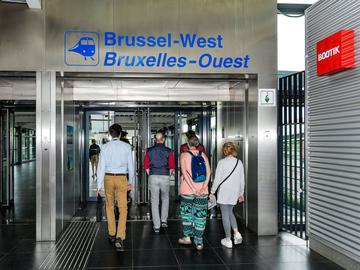 Brussel-West in Sint-Jans-Molenbeek, metro- en treinstation in één