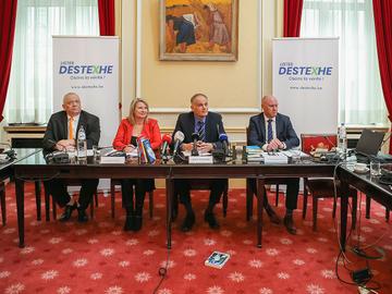 27 februari_2019: persconferentie met vlnr. Benoit Legros, Laurence Genot, Senator Alain Destexhe en Andre-Pierre Puget. Destexhe kondigt hier aan de MR te verlaten en zijn eigen politieke partij, Listes Destexhe, te stichten