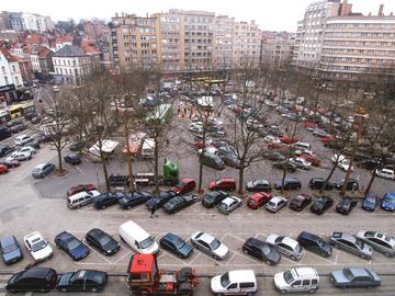 Het Flageyplein als bovengrondse parking in 2002