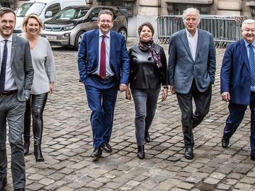 De leden van de_Brusselse regering van Rudi Vervoort (met uitzondering van Fadila Laanan)