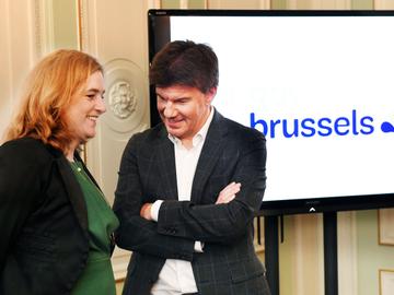 Elke Van den Brandt (Groen) en Sven Gatz (Open VLD) tijdens de vorming van een Brusselse regering in juli 2019