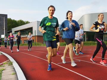Training van de Brusselse Atletiekvereniging (BAV) op de VUB-piste op de campus in Etterbeek