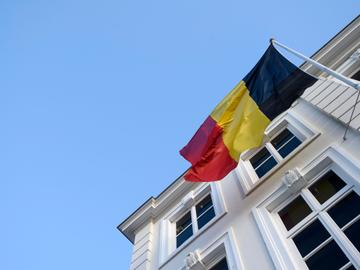 "Het uiteenvallen van België is al langer aan de gang. Wat er vandaag overblijft, wordt door de optimisten geroemd als oplossing voor landen met verdeelde gemeenschappen."