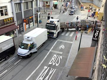 Bus 46 Visverkoperstraat Dubbelparkeren Verkeershinder