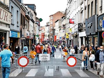 Gentsesteenweg autovrij  om social distancing mogelijk te laten zijn