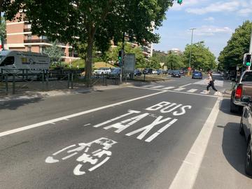 Een rijstrook op de Sylvain Dupuislaan is voortaan voorbehouden aan bussen, taxi's en fietsers