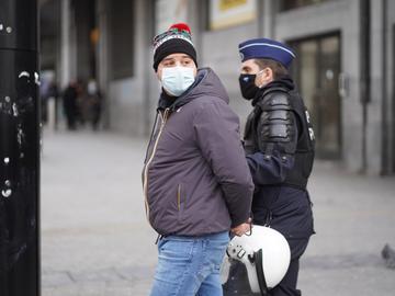 31 januari 2021: arrestaties in en rond het centraal station in Brussel. De politie is talrijk aanwezig om manifestanten die willen protesteren tegen de coronamaatregelen tevatten. De manifestatie kreeg immers geen toelating.
