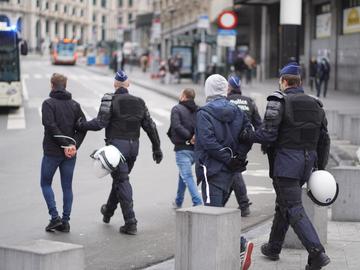 31 januari 2021: arrestaties in en rond het centraal station in Brussel. De politie is talrijk aanwezig om manifestanten die willen protesteren tegen de coronamaatregelen tevatten. De manifestatie kreeg immers geen toelating.