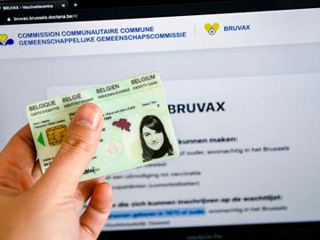 Op de website Bruvax van de Gemeenschappelijke Gemeenschapscommissie krijgen Brusselaars nu het invoeren van hun rijksregisternummer en hun postcode een afspraak voor een eerste en tweede coronavaccin