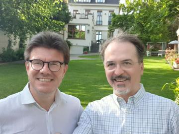 Sven Gatz (links) en Jonas Hatem (rechts) behoren tot de Open VLD-afdeling in Jette