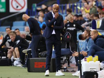 RSCA-coach Vincent Kompany in de GelreDome van Vitesse.