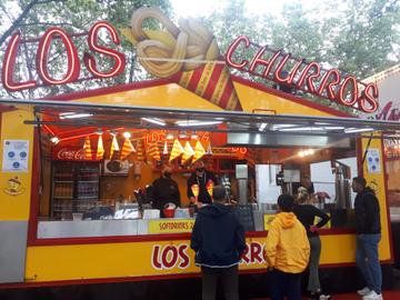 Medewerker Florens Melvin van Los Churros op zuidfoor