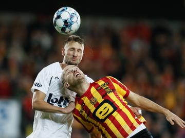 Siebe Van der Heyden (Union) in duel met Geoffrey Hairemans (KV Mechelen) in het AFAS Stadion op dinsdag 26 oktober, in de zestiende finales van de Beker van België 2021-2022.