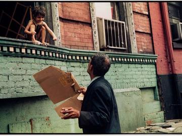 1783 Helen Levitt New York, c 1972  Film Documents LLC, courtesy Galerie Thomas Zander, Cologne