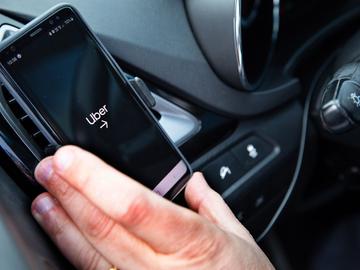 Rudi Vervoort wil nog voor de zomer van 2021 een ontwerp van ordonnantie over de sector van het betaald vervoer van personen, zowel met een taxi als met Uber of Heetch