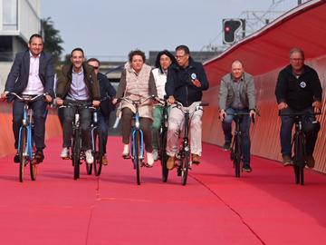 Lydia Peeters, Vlaams minister voor Mobiliteit, bij de opening van de eerste fietsbrug oer de Grote Brusselse Ring in Zaventem en Machelen: het afsluitstuk voor de F3-fietssnelweg tussen Leuven en Brussel