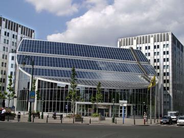Het Boudewijngebouw van de Vlaamse overheid in 2004, een ontwerp van Jaspers-Eyers