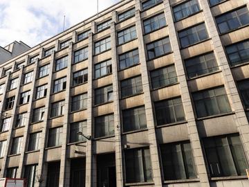 Januari 2023: asielzoekers en daklozen kraakten het kantoorgebouw aan de Paleizenstraat 48 in Schaarbeek, waar vroeger de FOD Financiën gevestigd was